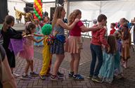 Kinderen genieten ten volle van carnavalsfeest