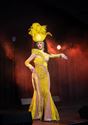 De Val wordt ingepakt door de drag queens