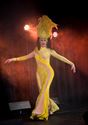 De Val wordt ingepakt door de drag queens