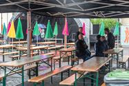 Regen verstoort de start van foodtruckfestival