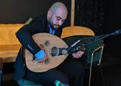 Winkel op Cité met oosterse instrumenten en muziek