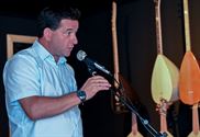 Winkel op Cité met oosterse instrumenten en muziek