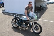 Randy Mamola haalt herinneringen op in de paddock