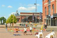 Rommelmarkt maakt van Marktplein tropische plek