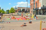 Rommelmarkt maakt van Marktplein tropische plek