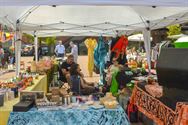 Rommelmarkt maakt van Marktplein tropische plek