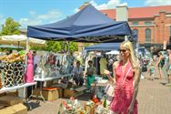 Rommelmarkt maakt van Marktplein tropische plek