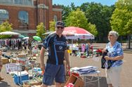 Rommelmarkt maakt van Marktplein tropische plek