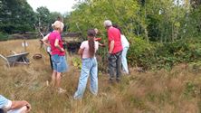 Op zomerkamp de handen uit de mouwen steken