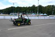 De laatste voorbereidingen voor het atletiekfeest