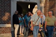 Een zomerse processie naar de Kluis