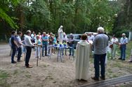 Een zomerse processie naar de Kluis