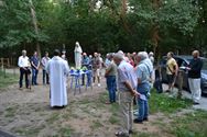 Een zomerse processie naar de Kluis