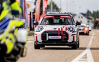 Massale belangstelling voor parade 24 Uren Zolder