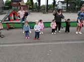 In Pagadder kropen ze door het gaatje