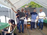 Buren van de Kerkenblookstraat samen op de bbq