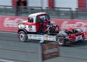 De racetrucks hebben al van katoen gegeven