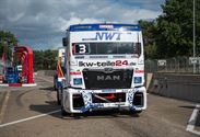 De racetrucks hebben al van katoen gegeven