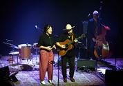 Country Mavericks eert groten van de country