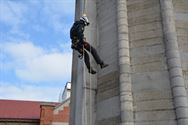 Monumentenwachters oefenen 55 meter hoog