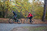 Veel mountain- en gravelbikers aan De Veen
