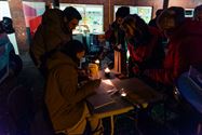 Lichtjeswandeling voor Warmste Week op koude avond