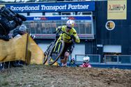 Del Grosso klopt van Aert op de meet