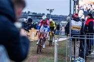 Del Grosso klopt van Aert op de meet