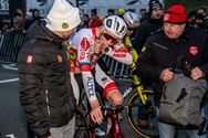 Del Grosso klopt van Aert op de meet