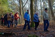Veel deelnemers aan Winterborrelwandeling