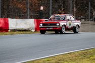 Rallywagens nemen circuit en paddock in