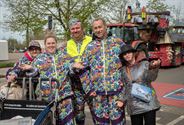 Veel kijkers en groepen bij Heusdense stoet
