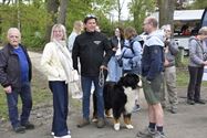 Baasjes en honden wandelden naar De Kluis