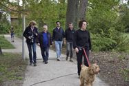 Baasjes en honden wandelden naar De Kluis