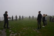 De tai chi wave op de mijnterril gehuld in de mist