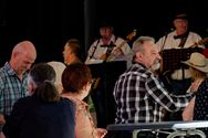 Cowboys dansen 's namiddags op ValFestiVal