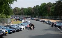 Massa volk voor auto's, show en DDT op Race Wars