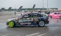 Massa volk voor auto's, show en DDT op Race Wars