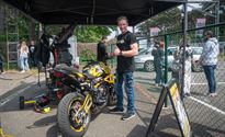 Massa volk voor auto's, show en DDT op Race Wars
