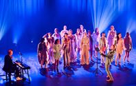 Scala zingt en danst 30 jaar popsongs