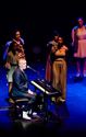 Scala zingt en danst 30 jaar popsongs