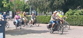 Enkele tientallen deelnemers aan Zomerfietstocht