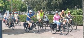 Enkele tientallen deelnemers aan Zomerfietstocht