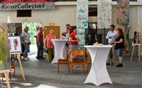 Wie draagt met puzzelstukken bij aan kunstwerk?