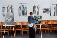 Wie draagt met puzzelstukken bij aan kunstwerk?