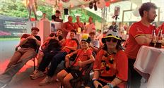 DJ, bicky's en shotjes bij Calice