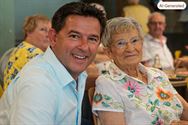Muziek van The Mixties en bloemen voor Mariette