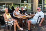 Muziek van The Mixties en bloemen voor Mariette