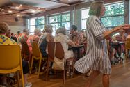Muziek van The Mixties en bloemen voor Mariette