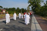 De Sacramentsprocessie bracht Viversel op de been